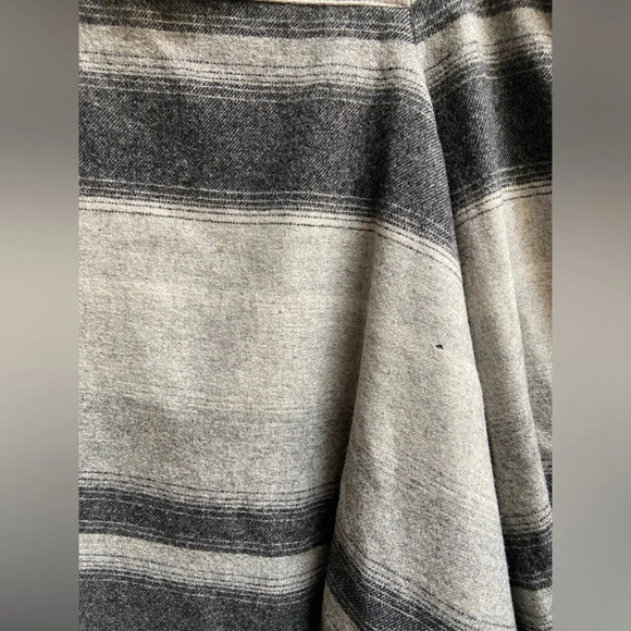 Jones New York Virgin Wool grey  striped midi skirt Sz 6 - Picture 10 of 10